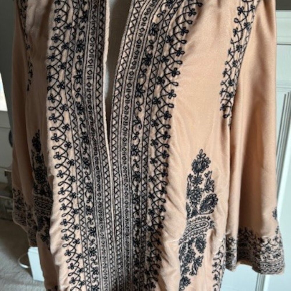 ZARA Embroidered Velvet Kimono in Vanilla with Embroidery in Blue Size M - Picture 10 of 11
